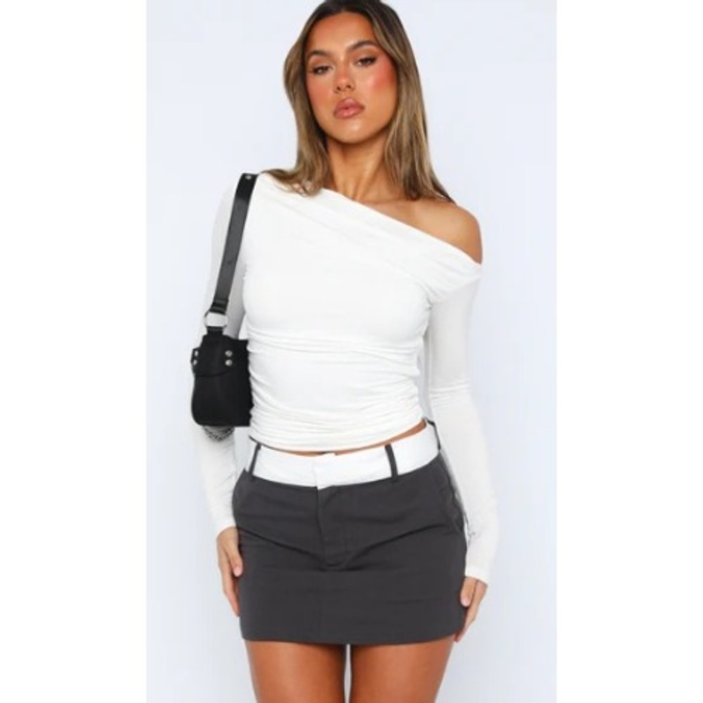 White Fox Boutique Best Of Luck Long Sleeve Top White Small MSRP $55 Ruching EUC - Picture 3 of 9